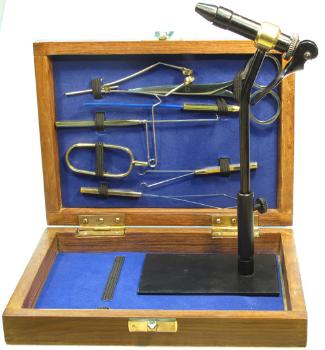 Набор инструментов Fly-Fishing в деревянной коробке Royal coachman