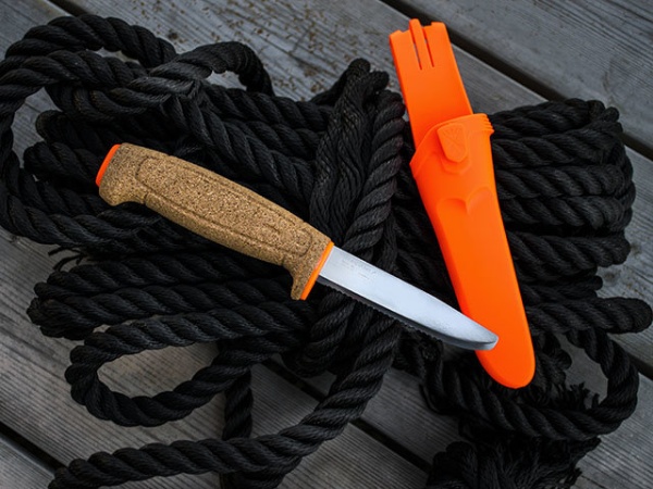 Картинка Нож Morakniv Floating Serrated Knife от магазина Главный Рыболовный