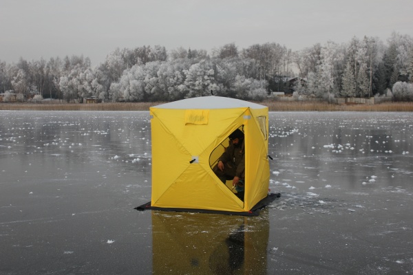 Картинка Палатка зимняя Сахалин 2, стеклокомпозитный каркас, желто-серая от магазина Главный Рыболовный